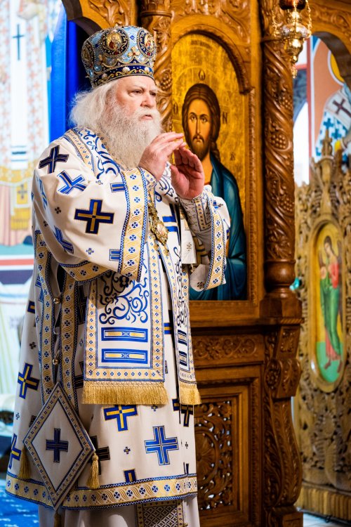 Slujbă arhierească în prima duminică a Triodului la Paraclisul Mănăstirii „Sfântul Ioan cel Nou” din Suceava Poza 203380