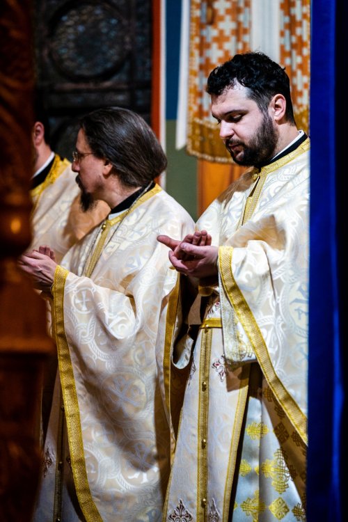 Slujbă arhierească în prima duminică a Triodului la Paraclisul Mănăstirii „Sfântul Ioan cel Nou” din Suceava Poza 203381
