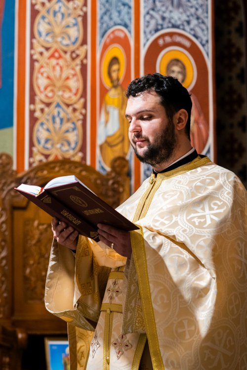 Slujbă arhierească în prima duminică a Triodului la Paraclisul Mănăstirii „Sfântul Ioan cel Nou” din Suceava Poza 203383