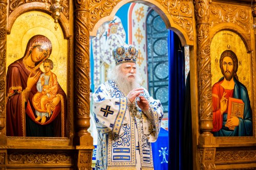 Slujbă arhierească în prima duminică a Triodului la Paraclisul Mănăstirii „Sfântul Ioan cel Nou” din Suceava Poza 203384