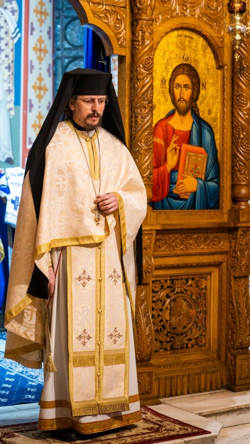 Slujbă arhierească în prima duminică a Triodului la Paraclisul Mănăstirii „Sfântul Ioan cel Nou” din Suceava Poza 203385