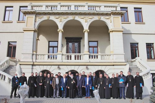Adunarea Eparhială a Arhiepiscopiei Craiovei Poza 203447