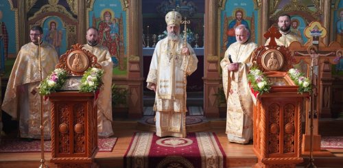 Slujire arhierească la Biserica „Sfinții Apostoli Petru și Pavel” din Luduș Poza 203417