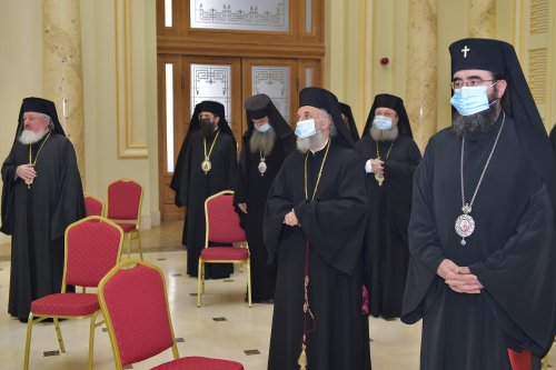Ședința de lucru a Sfântului Sinod al Bisericii Ortodoxe Române la București  Poza 203784