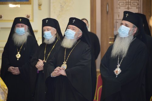 Ședința de lucru a Sfântului Sinod al Bisericii Ortodoxe Române la București  Poza 203785