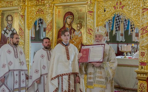 Hirotonii de noi clerici pentru parohii din Oltenia Poza 204096