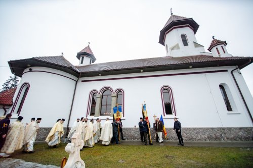 Resfinţirea Bisericii „Adormirea Maicii Domnului” din Sita Buzăului Poza 204236