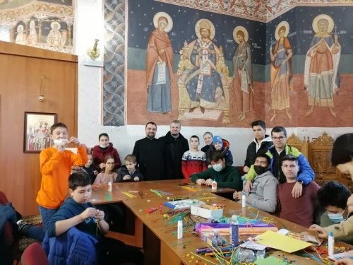 Activități catehetice la parohii în Arhiepiscopia Craiovei Poza 204401