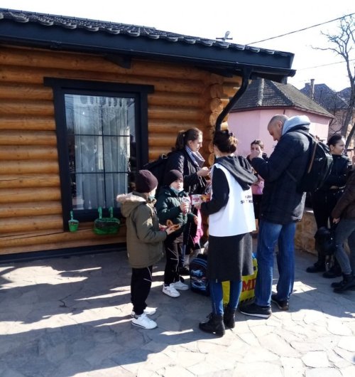 Biserica Ortodoxă Română vine în ajutorul refugiaţilor ucraineni Poza 204668