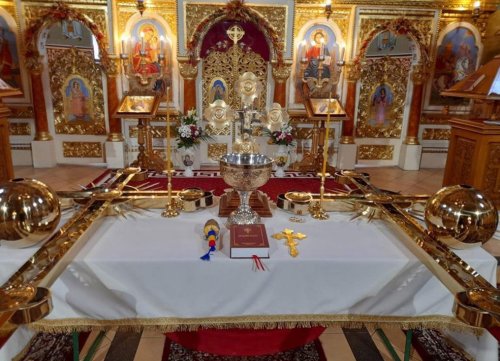 Sfinţirea crucilor unei biserici din Arhiepiscopia Aradului Poza 204757