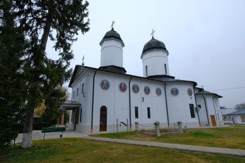 Tradiție și înnoire la Mănăstirea Ţigănești Poza 205115