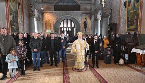 Slujiri și binecuvântări arhierești în eparhii din Muntenia și Dobrogea Poza 205500