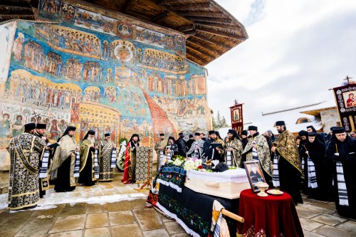 Prima stareță a Mănăstirii Voroneț a fost condusă pe ultimul drum pământesc Poza 205904