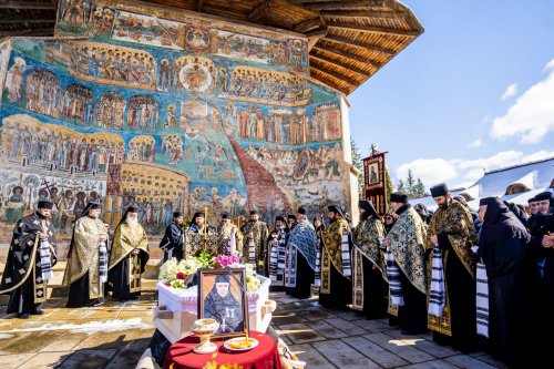 Prima stareță a Mănăstirii Voroneț a fost condusă pe ultimul drum pământesc Poza 205917