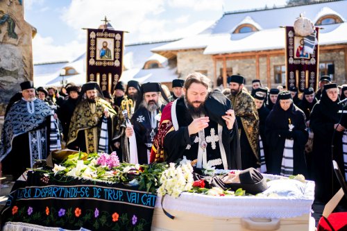 Prima stareță a Mănăstirii Voroneț a fost condusă pe ultimul drum pământesc Poza 205918