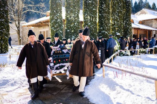 Prima stareță a Mănăstirii Voroneț a fost condusă pe ultimul drum pământesc Poza 205925