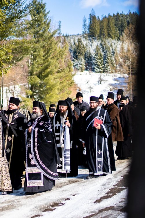Prima stareță a Mănăstirii Voroneț a fost condusă pe ultimul drum pământesc Poza 205929