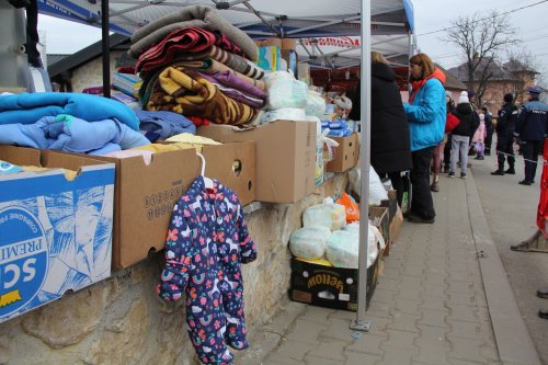 Zi şi noapte alături de refugiaţii care ajung la Sighetu Marmaţiei Poza 205666