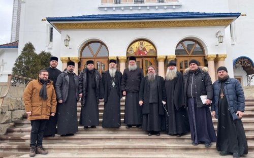 Ajutoare din partea Episcopiei Hușilor pentru ucrainenii și românii din Cernăuți, Ucraina Poza 205952