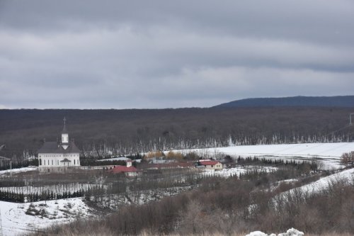 Binecuvântare arhierească la mănăstirea tulceană Valea Teilor Poza 206052