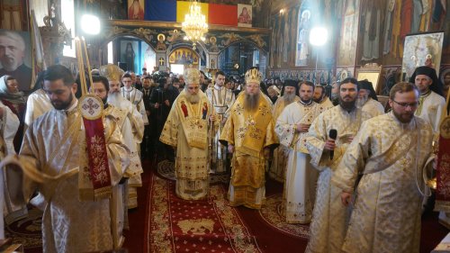 Sărbătorirea Sfântului Simeon Noul Teolog la biserica sa din Mănăstirea Cașin Poza 206102