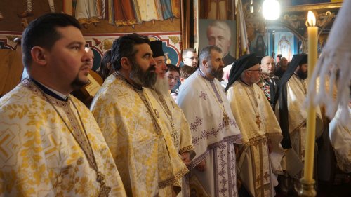 Sărbătorirea Sfântului Simeon Noul Teolog la biserica sa din Mănăstirea Cașin Poza 206104