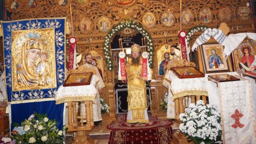 Sărbătorirea Sfântului Simeon Noul Teolog la biserica sa din Mănăstirea Cașin Poza 206111