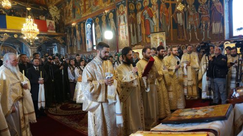 Sărbătorirea Sfântului Simeon Noul Teolog la biserica sa din Mănăstirea Cașin Poza 206120
