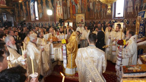 Sărbătorirea Sfântului Simeon Noul Teolog la biserica sa din Mănăstirea Cașin Poza 206122