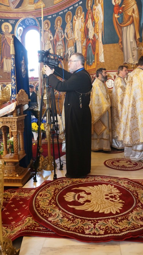 Sărbătorirea Sfântului Simeon Noul Teolog la biserica sa din Mănăstirea Cașin Poza 206135