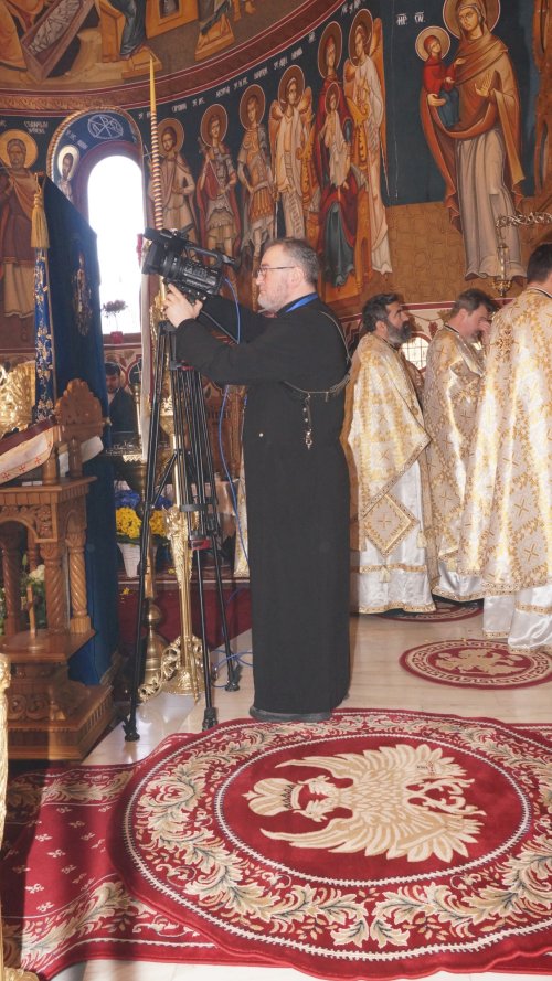 Sărbătorirea Sfântului Simeon Noul Teolog la biserica sa din Mănăstirea Cașin Poza 206136