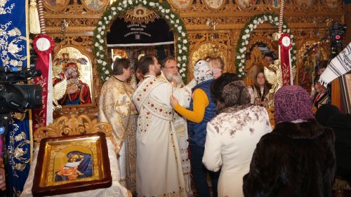 Sărbătorirea Sfântului Simeon Noul Teolog la biserica sa din Mănăstirea Cașin Poza 206137