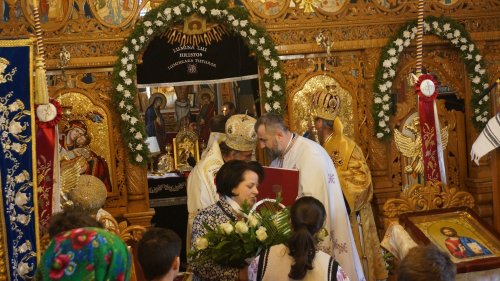 Sărbătorirea Sfântului Simeon Noul Teolog la biserica sa din Mănăstirea Cașin Poza 206150