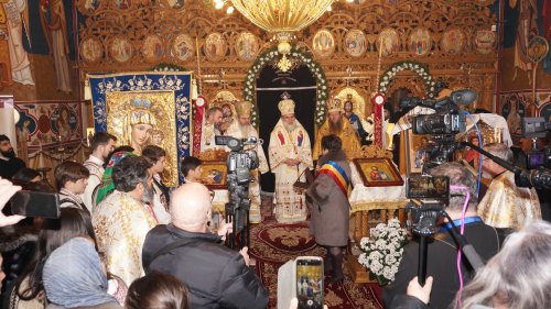 Sărbătorirea Sfântului Simeon Noul Teolog la biserica sa din Mănăstirea Cașin Poza 206157