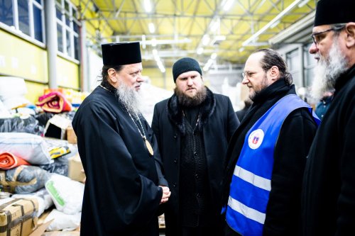 Un nou convoi umanitar din Arhiepiscopia Sucevei și Rădăuților a ajuns la Cernăuți Poza 206173
