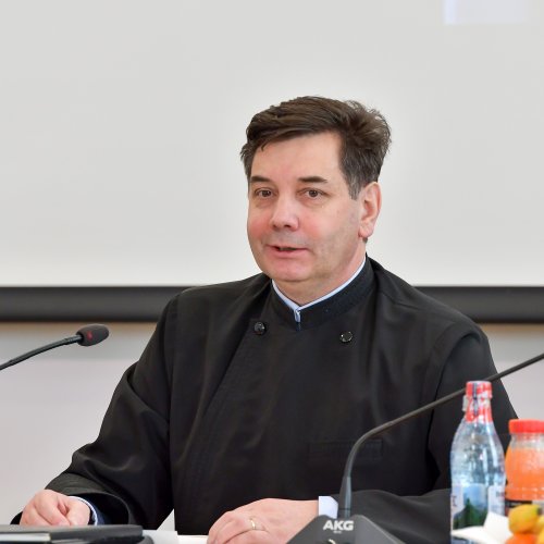 Un nou doctor în teologie la Facultatea „Justinian Patriarhul” Poza 206444