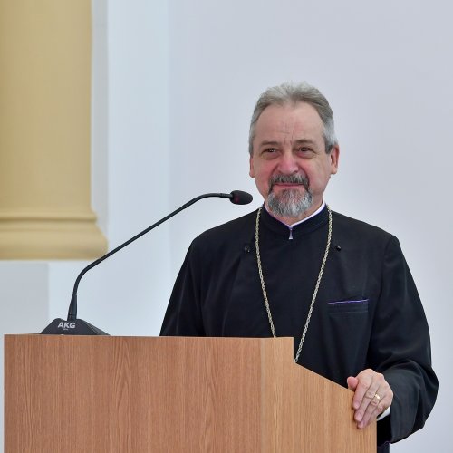 Un nou doctor în teologie la Facultatea „Justinian Patriarhul” Poza 206448