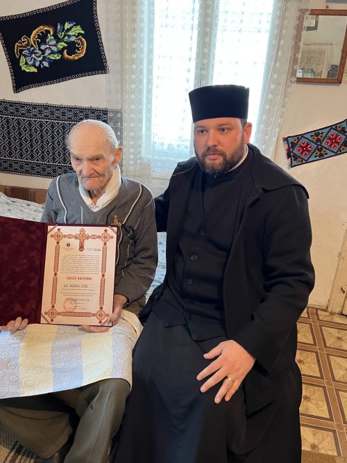 „Crucea Bucovinei” pentru trei fii duhovnicești ai Arhiepiscopiei Sucevei și Rădăuților Poza 206643