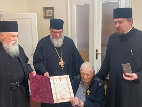 „Crucea Bucovinei” pentru trei fii duhovnicești ai Arhiepiscopiei Sucevei și Rădăuților Poza 206644