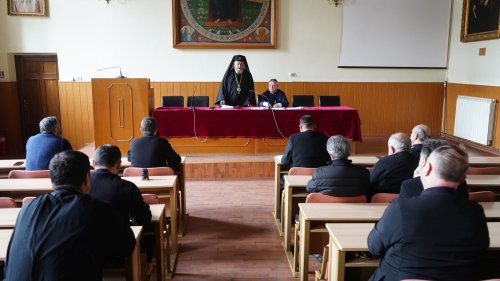 Întâlnire a preoţilor misionari din Arhiepiscopia Sibiului Poza 206678