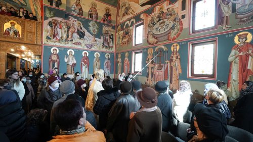 Pictura Bisericii „Sfântul Pantelimon” din Sibiu a fost sfinţită Poza 207039