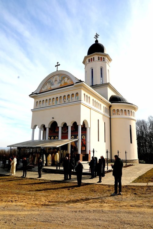 Slujire arhierească la Mănăstirea „Izvorul Tămăduirii”-Măriuş, Satu Mare Poza 207145