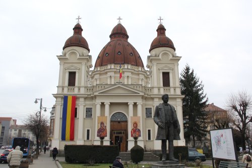 Catedrala mică din Târgu Mureş în sărbătoare la Buna Vestire  Poza 207448