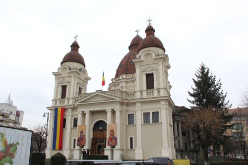 Catedrala mică din Târgu Mureş în sărbătoare la Buna Vestire  Poza 207449