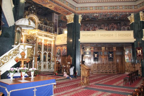 Catedrala mică din Târgu Mureş în sărbătoare la Buna Vestire  Poza 207457