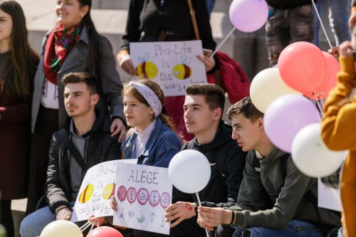 O mie de persoane la „Marșul pentru viață” organizat în Iași Poza 207738