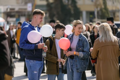 O mie de persoane la „Marșul pentru viață” organizat în Iași Poza 207747