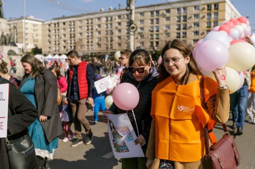 O mie de persoane la „Marșul pentru viață” organizat în Iași Poza 207777