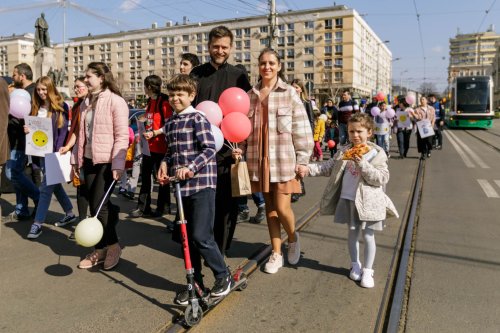 O mie de persoane la „Marșul pentru viață” organizat în Iași Poza 207780