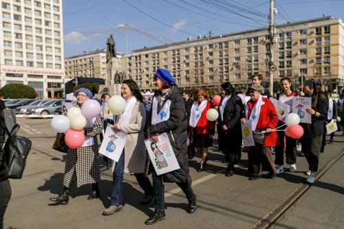 O mie de persoane la „Marșul pentru viață” organizat în Iași Poza 207782
